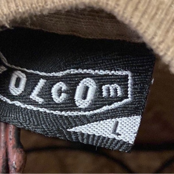Volcom, Men’s Large. Excellent condition. - Picture 2 of 2